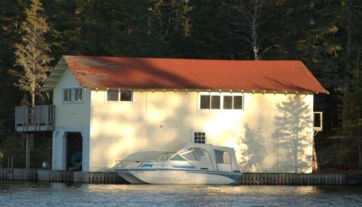 lake of the woods boat house