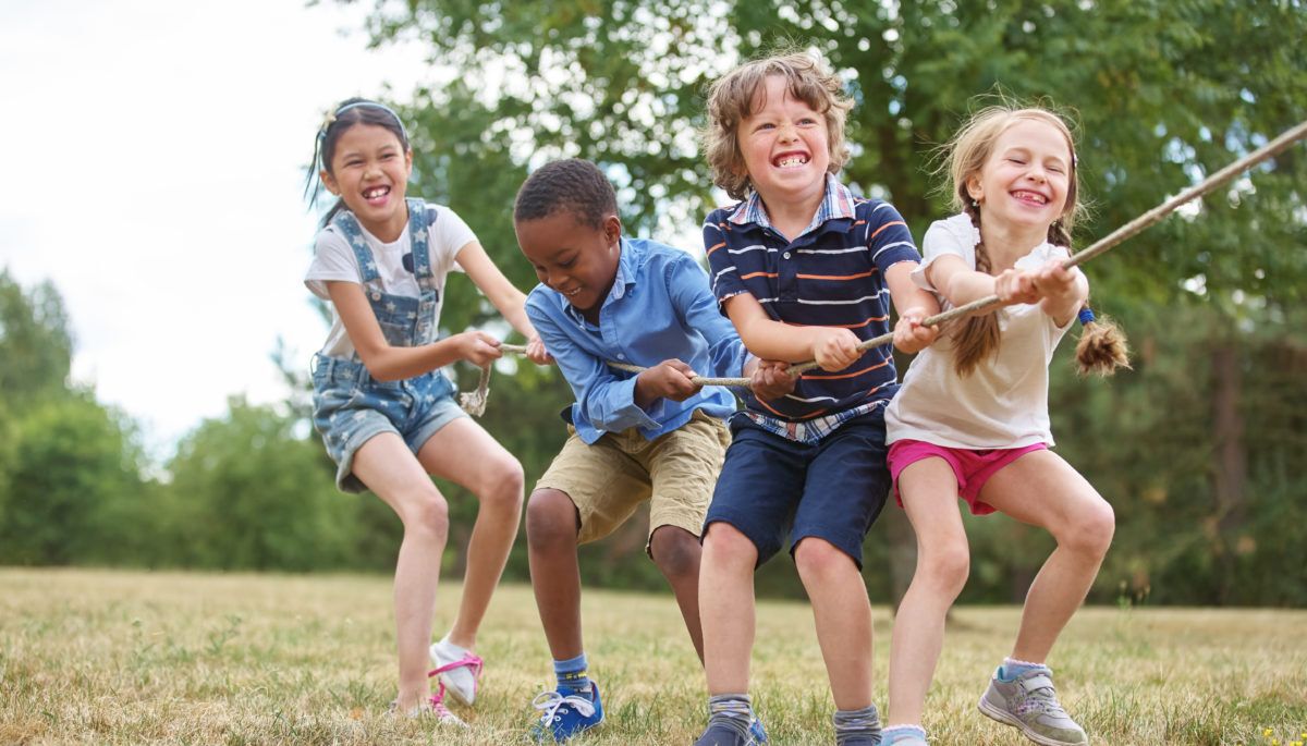kids-playing-tug-of-war