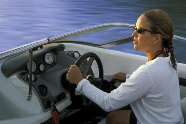 Starboard steering on American powerboats explained
