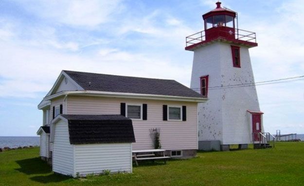 Cozy Oceanfront Cottage – Shediac, NB