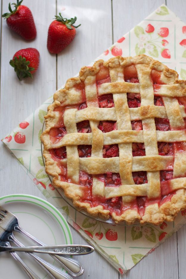 Strawberry rhubarb pie