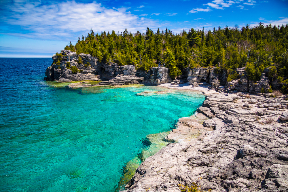 Turquoise waters of Indian Head Cove along the shores of Bruce Peninsula National Park, Ontario.