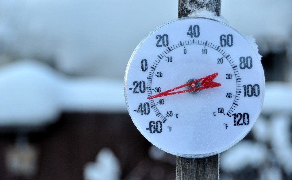 Outdoor thermometre showing temperatures close to minus 40 degrees Celsius.