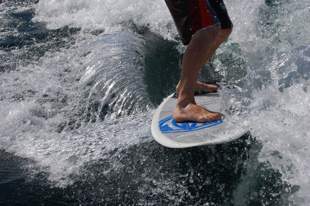 Wakesurfing