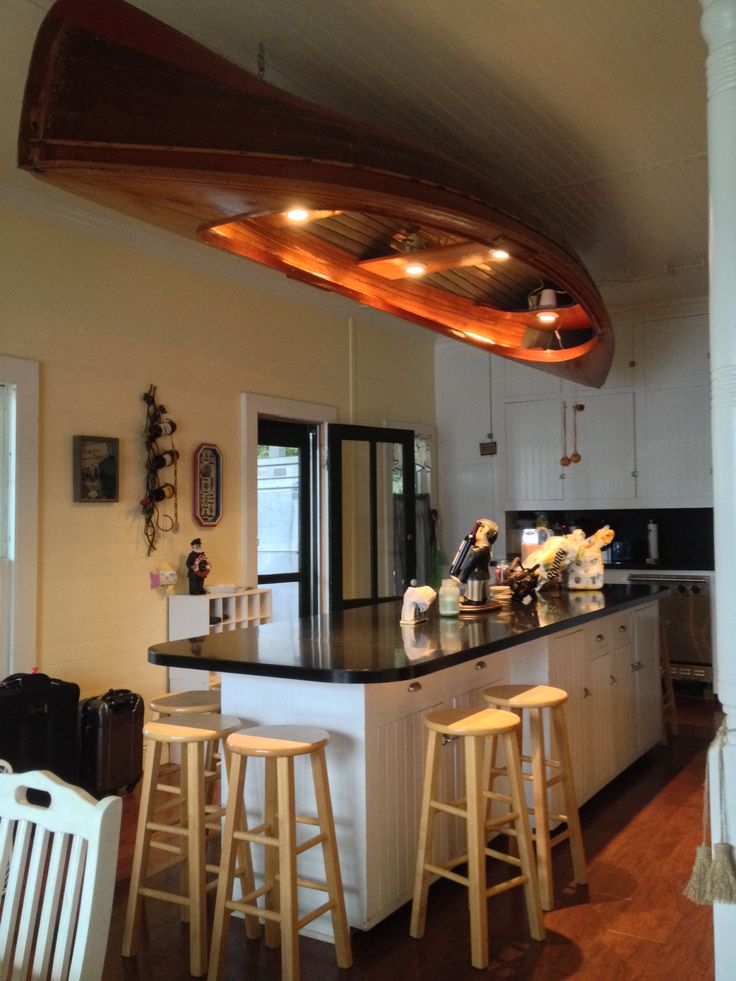 Overhead light fixture