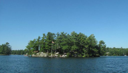 A sunny spot for a dozen friends in Ontario