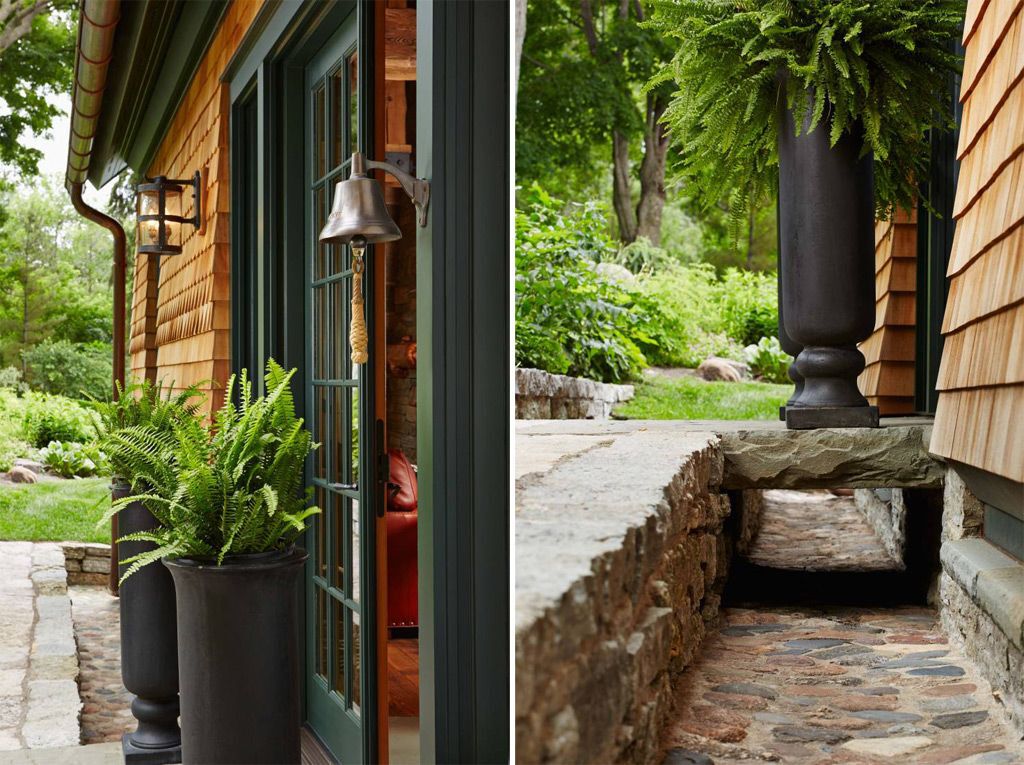 The moat entryway at the boathouse.