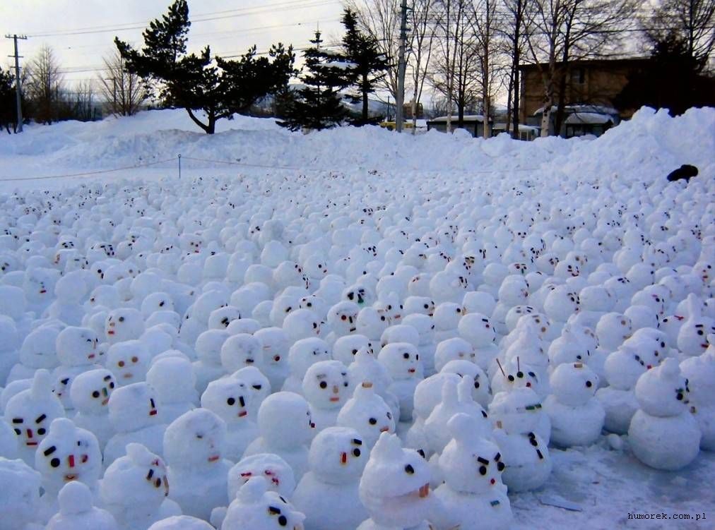 Hundreds of tiny snowmen