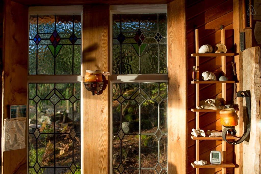 A wall with knickknacks