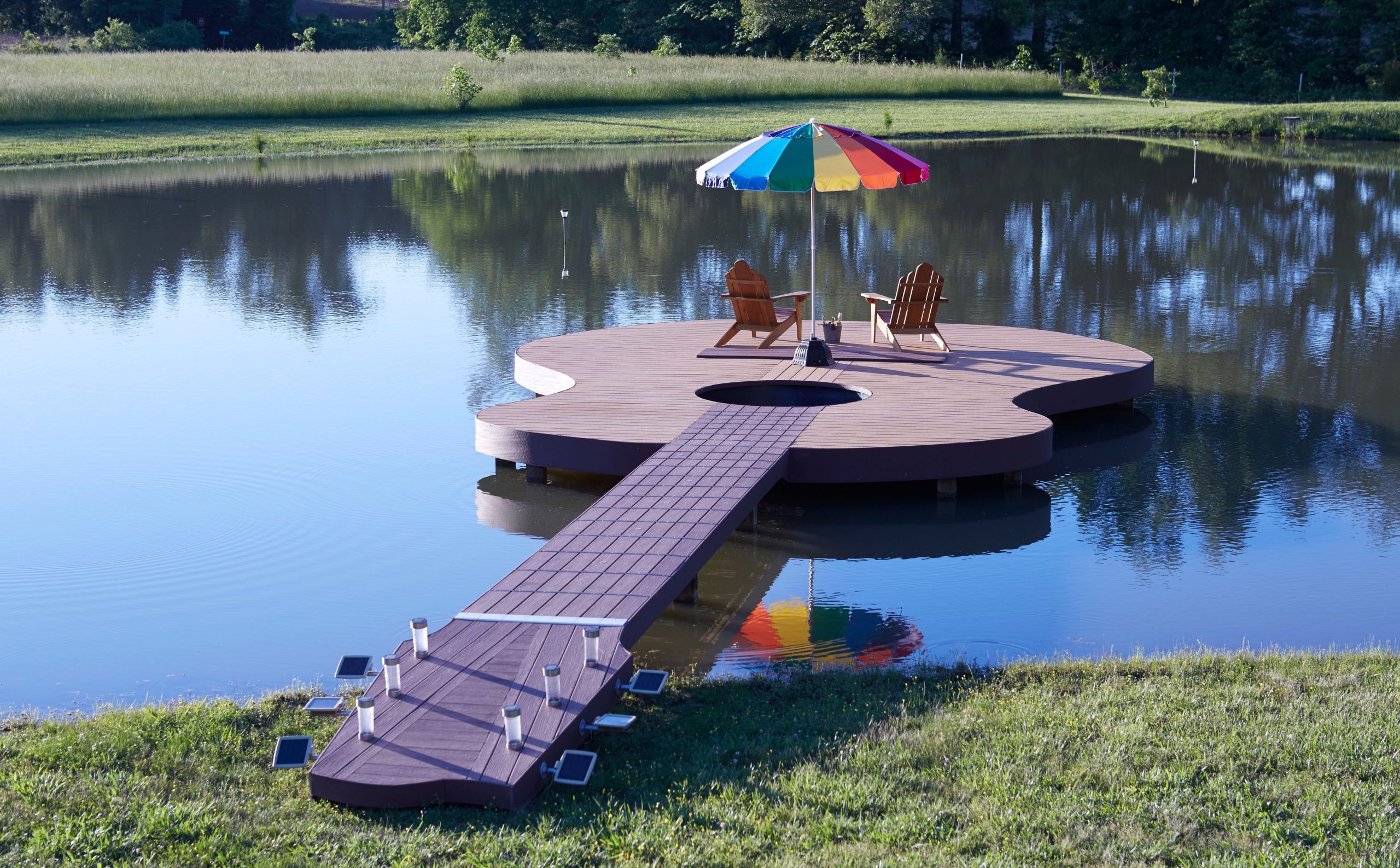 Guitar-shaped dock