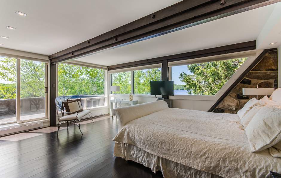 Bedroom with many windows