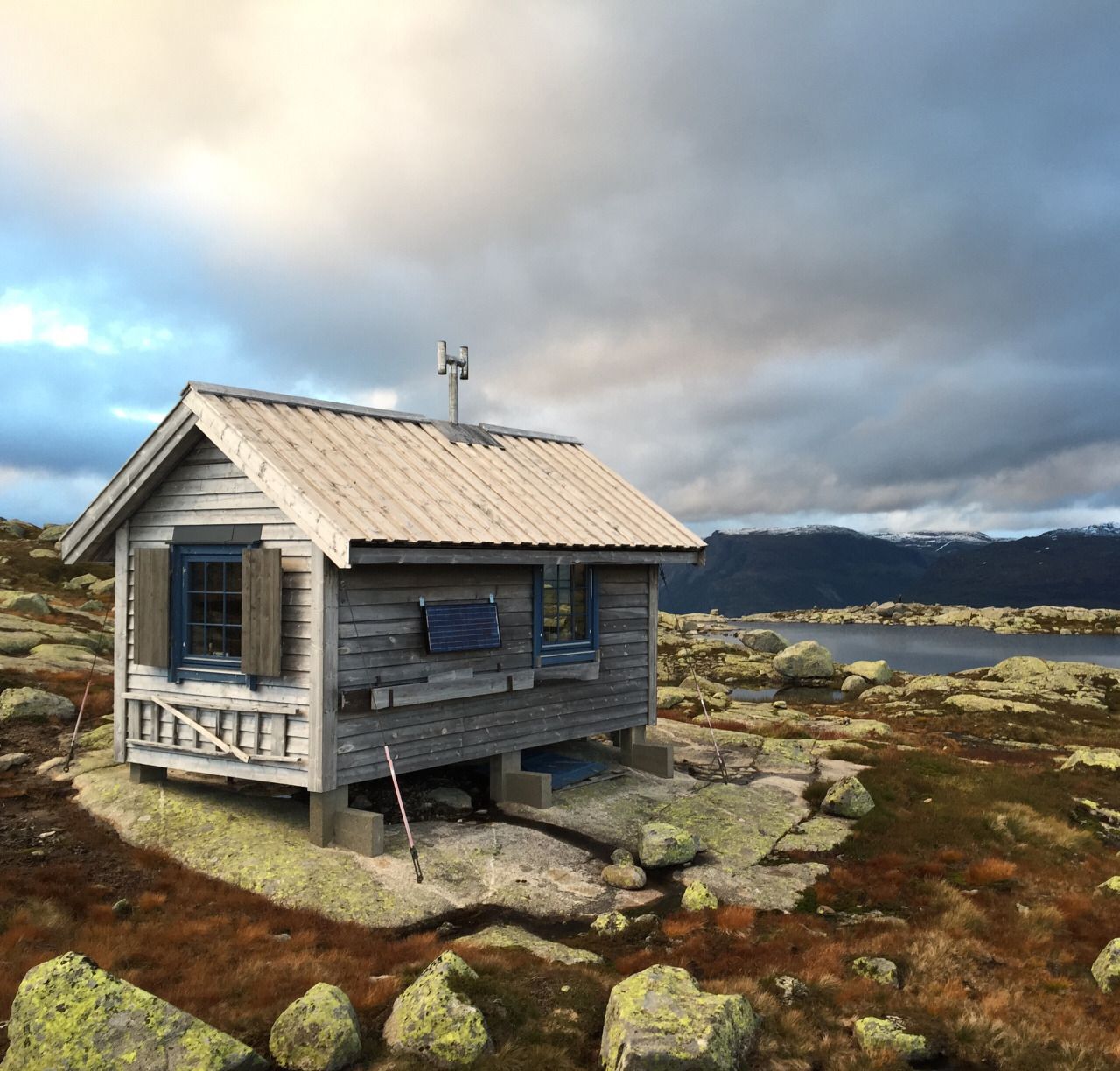 tiny cabin with solar panels