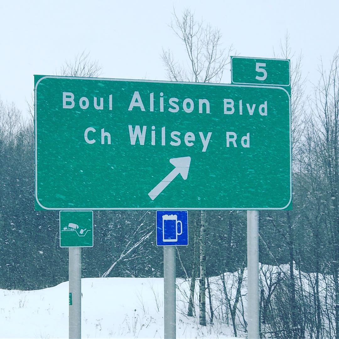 Road sign with a blue beer symbol