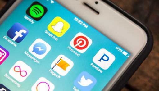 smartphone-screen-with-apps