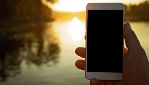 smartphone-cottage-sunset