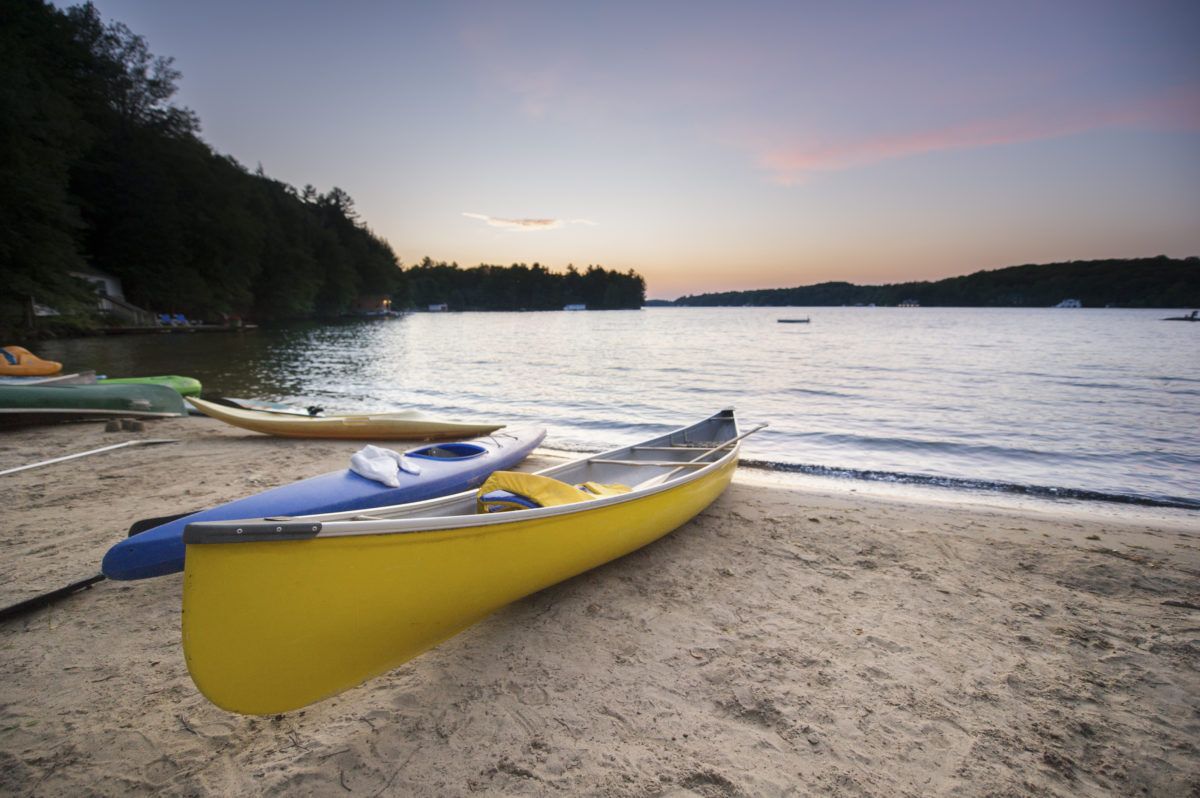 canoes-cottage-beach