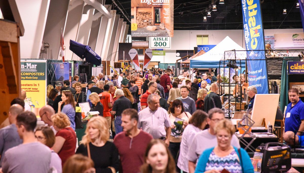 A-crowd-of-people-shopping-the-exhibitors-at-the-Fall-Cottage-Life-Show