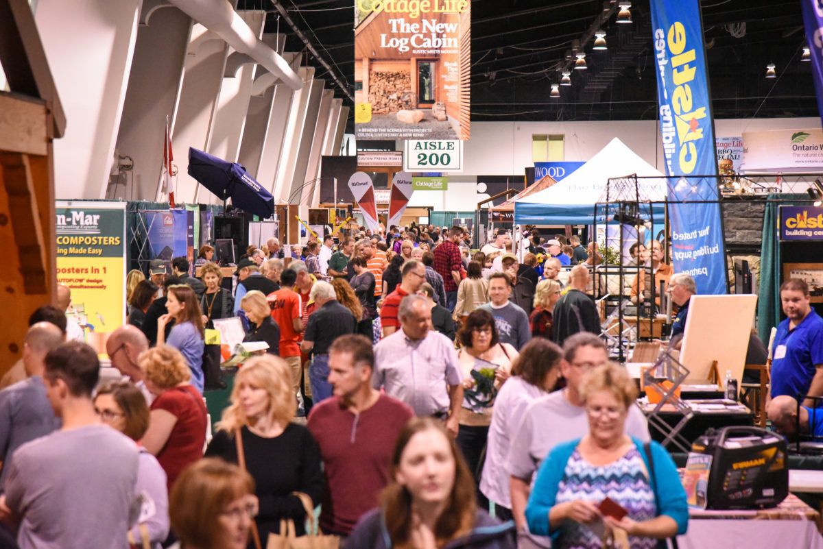 A-crowd-of-people-shopping-the-exhibitors-at-the-Fall-Cottage-Life-Show