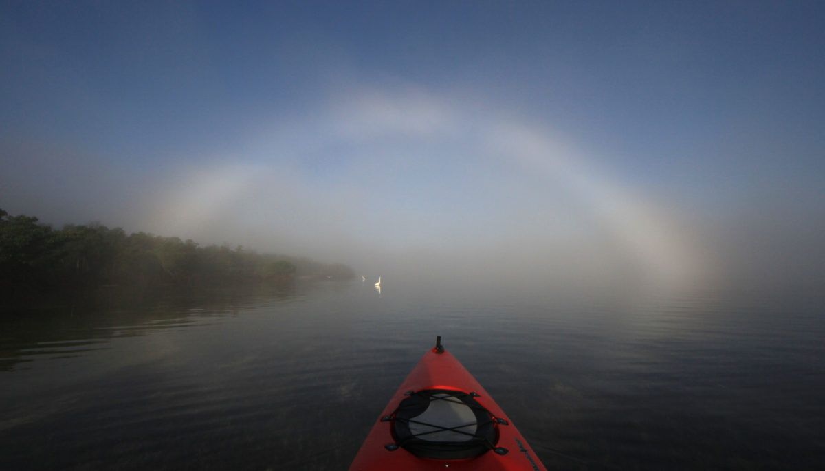 fogbow-tip-of-kayak-on-lake