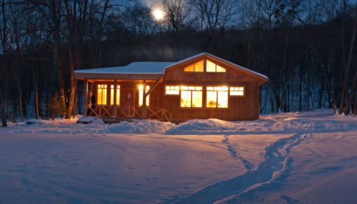 cabin-in-the-snowy-woods-at-night