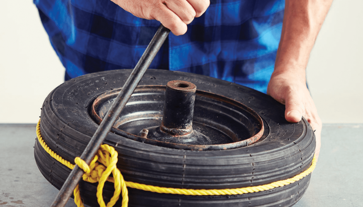 Man seals tire by using rope like a tourniquet