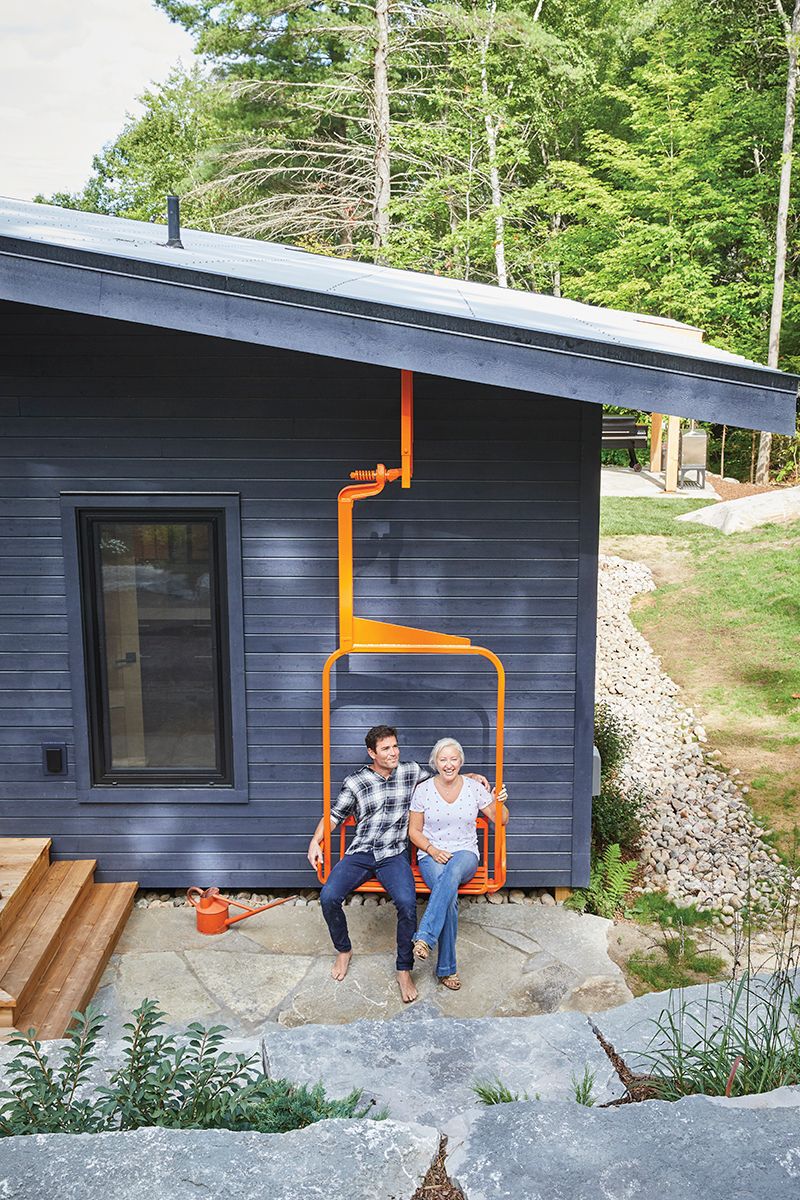 yannick-and-shantelle-in-front-of-their-cottage