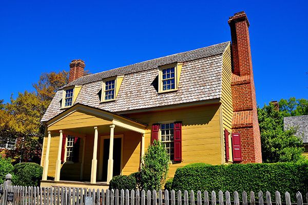 The Joel Lane House Museum of Raleigh, North Carolina, features a gambrel roof.