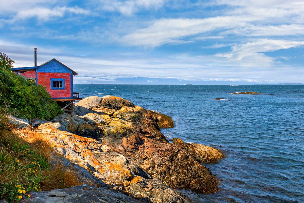 Cottage on the ocean in Victoria BC