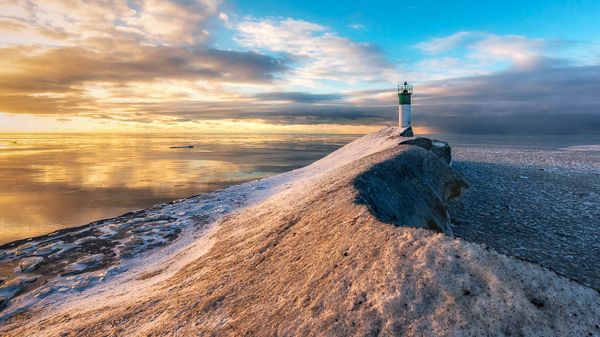 port bruce lighthouse in the winter