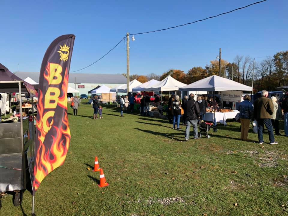 bbq vendor among other vendors in Orillia