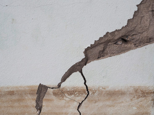 Concrete cracked from flooding effect, deal-breakers