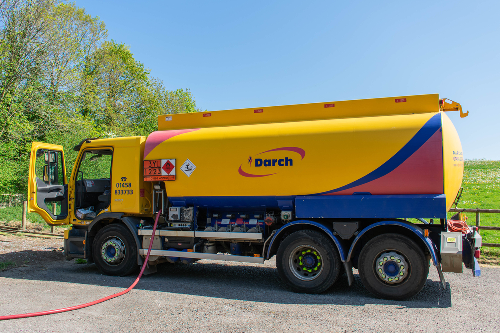 yellow oil tanker, heating