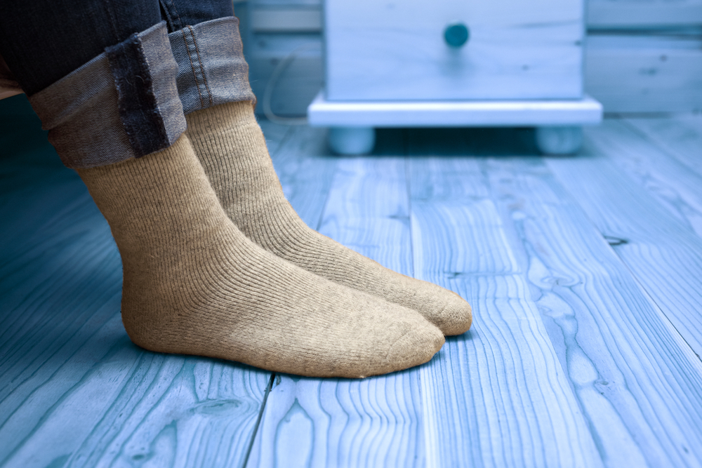 legs in woolen socks, fix