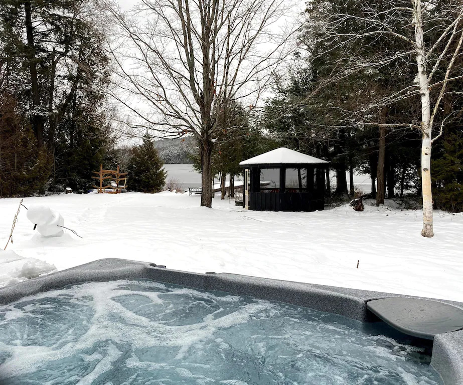 The hot tub in the winter