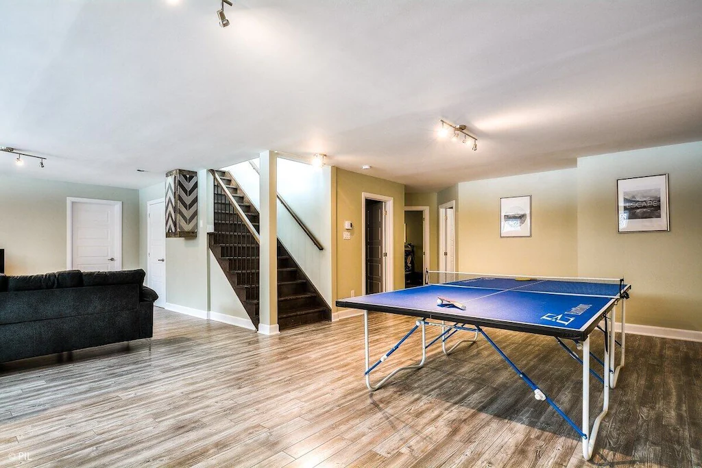 Cottage entertainment room