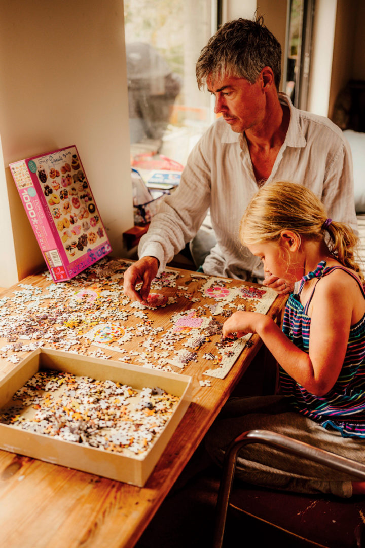 Chloe solves a puzzle with Sholto