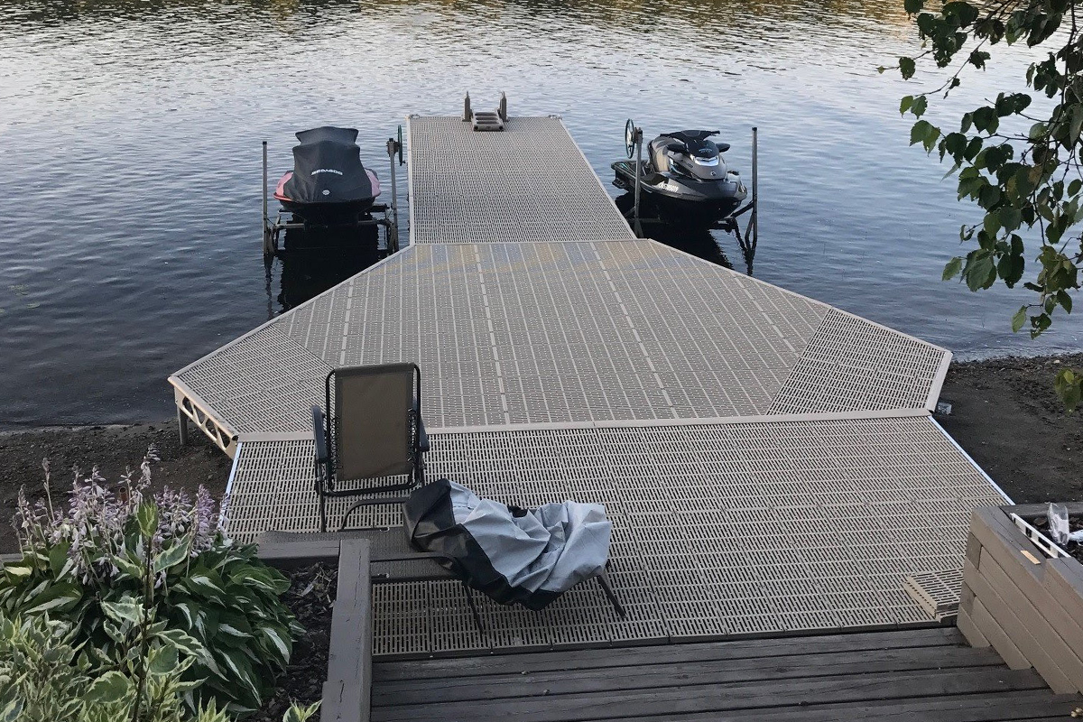 An example of ThruFlow's dock decking