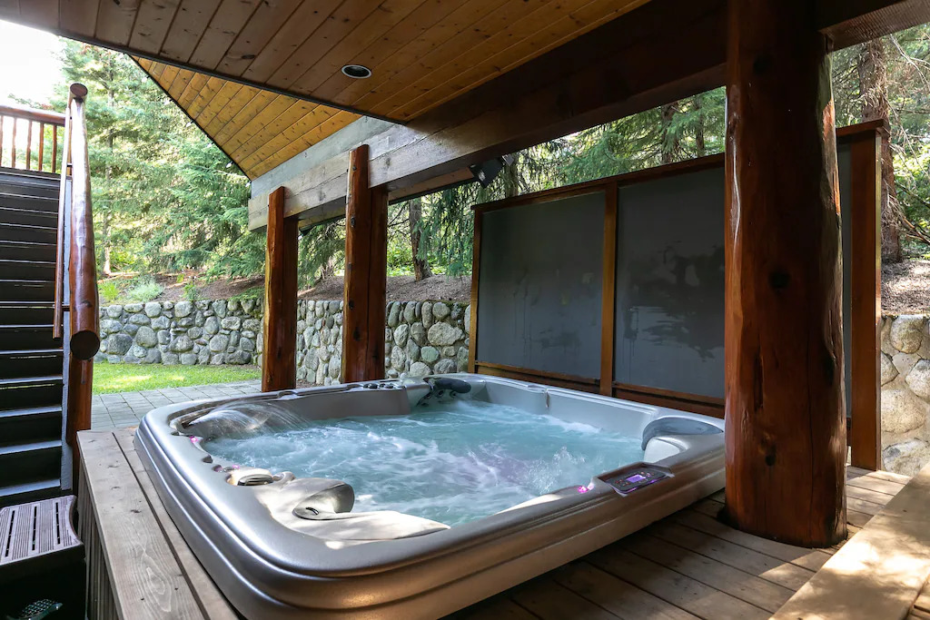 Cottage Hot Tub