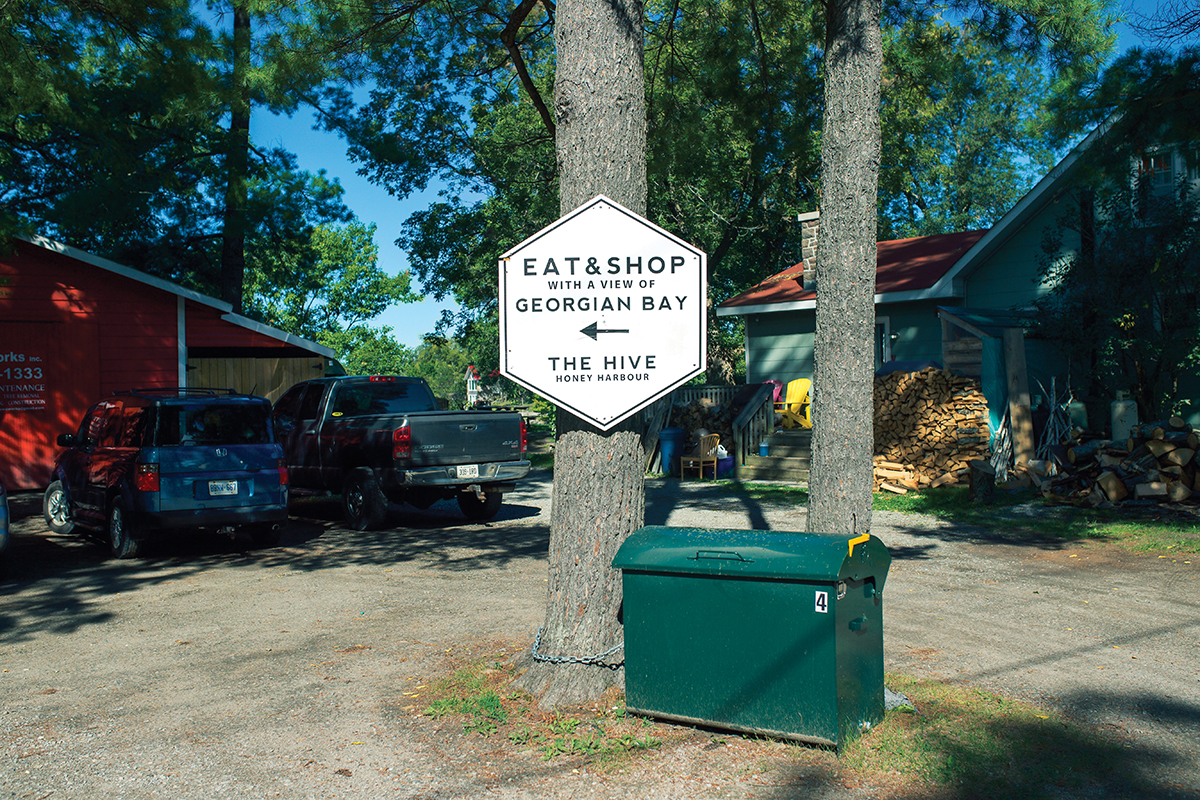 a sign directing you to The Hive that says "Eat and shop with a view of Georgian Bay"