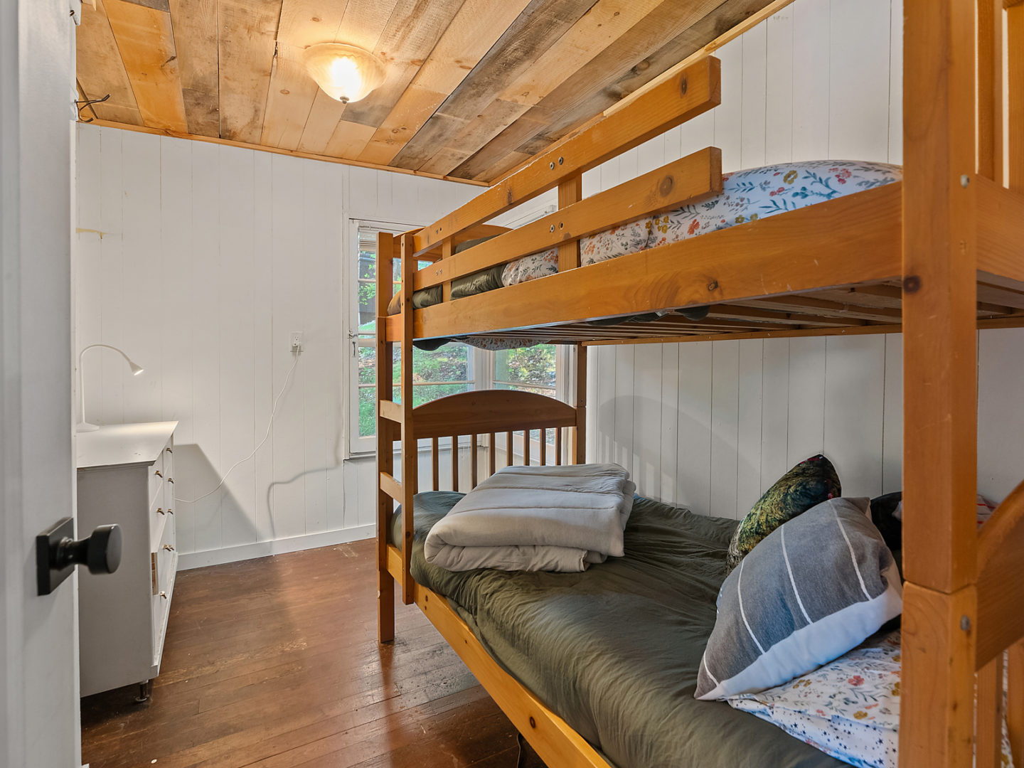 A small bedroom with bunkbeds.