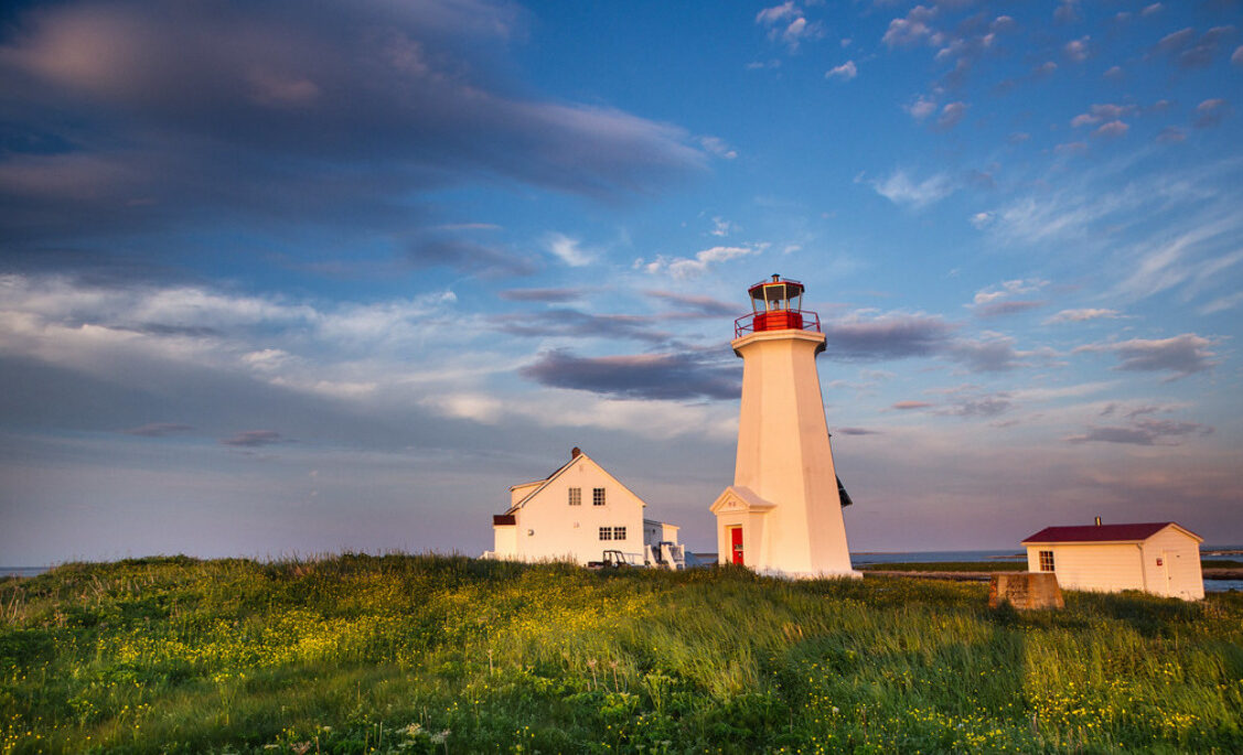 Île aux Perroquets lighthouse on a hill