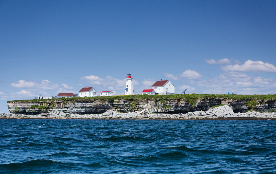 Île aux Perroquets from the water
