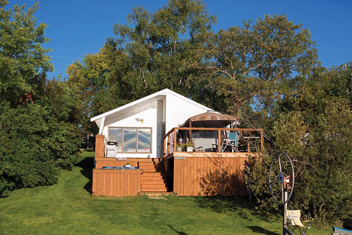 Exterior shot of the Teetaert's cabin on Lake Metigoshe.