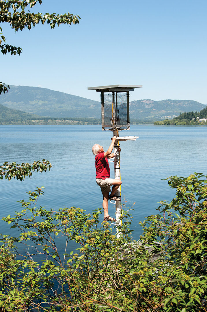 Piero climbs a warning light tower