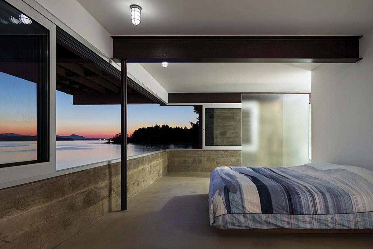 The principal bedroom in the bottom of the Acorn Cabin
