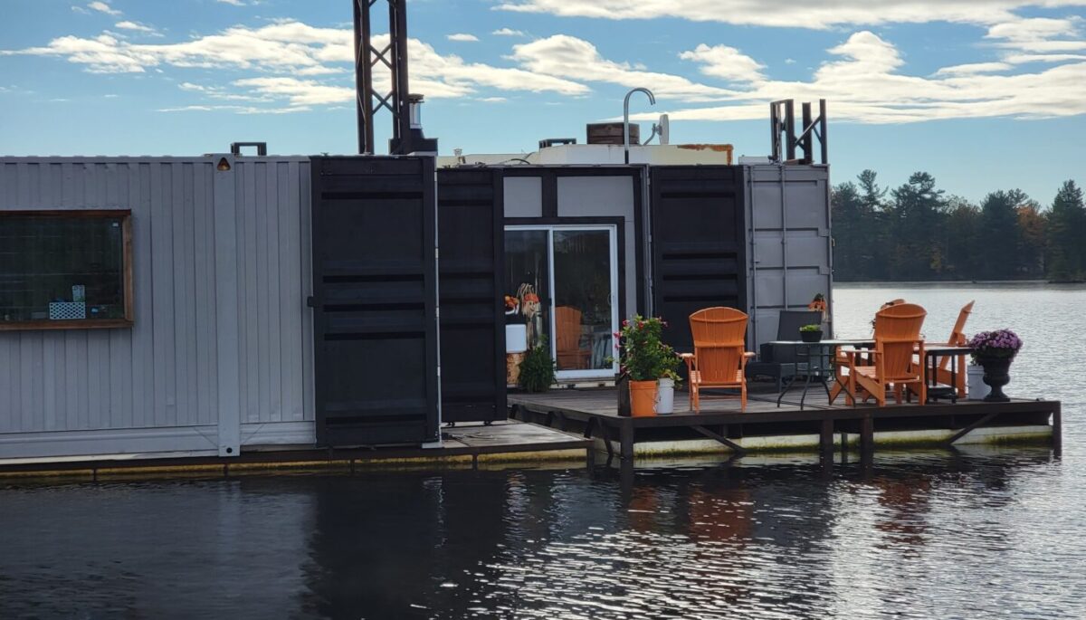 floating accommodation on Trent Severn canal
