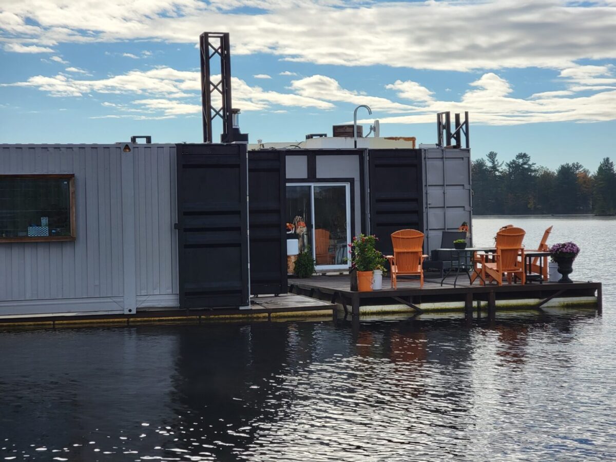 floating accommodation on Trent Severn canal