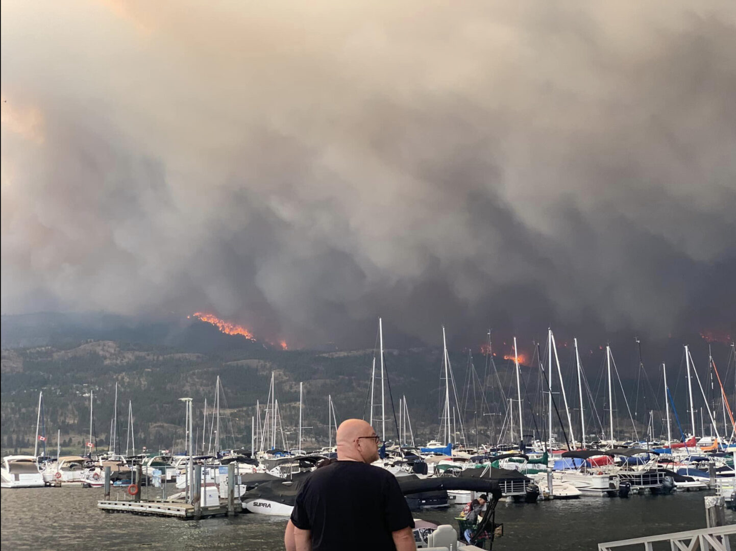Wildfires burn behind the Kelowna marina