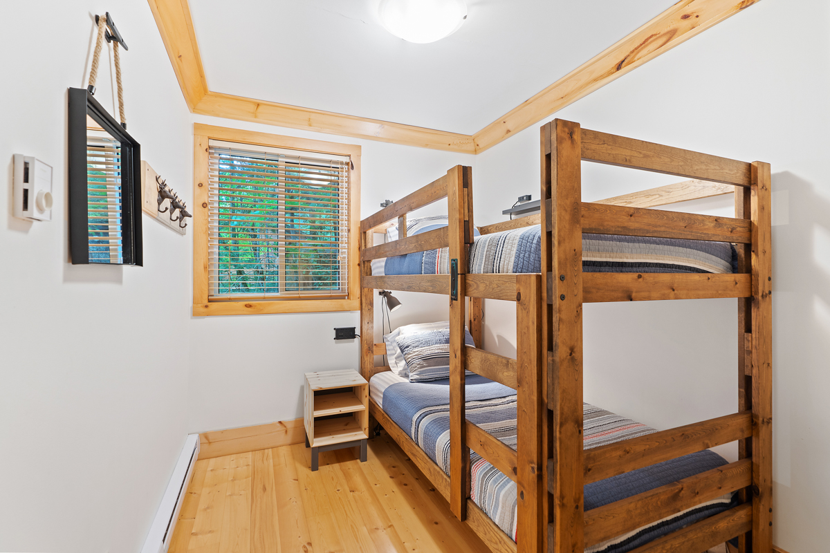 A small bedroom with bunkbeds.