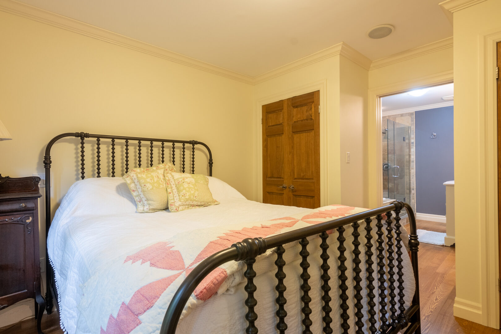 A bedroom with a double bed, a closet, and an ensuite bathroom.